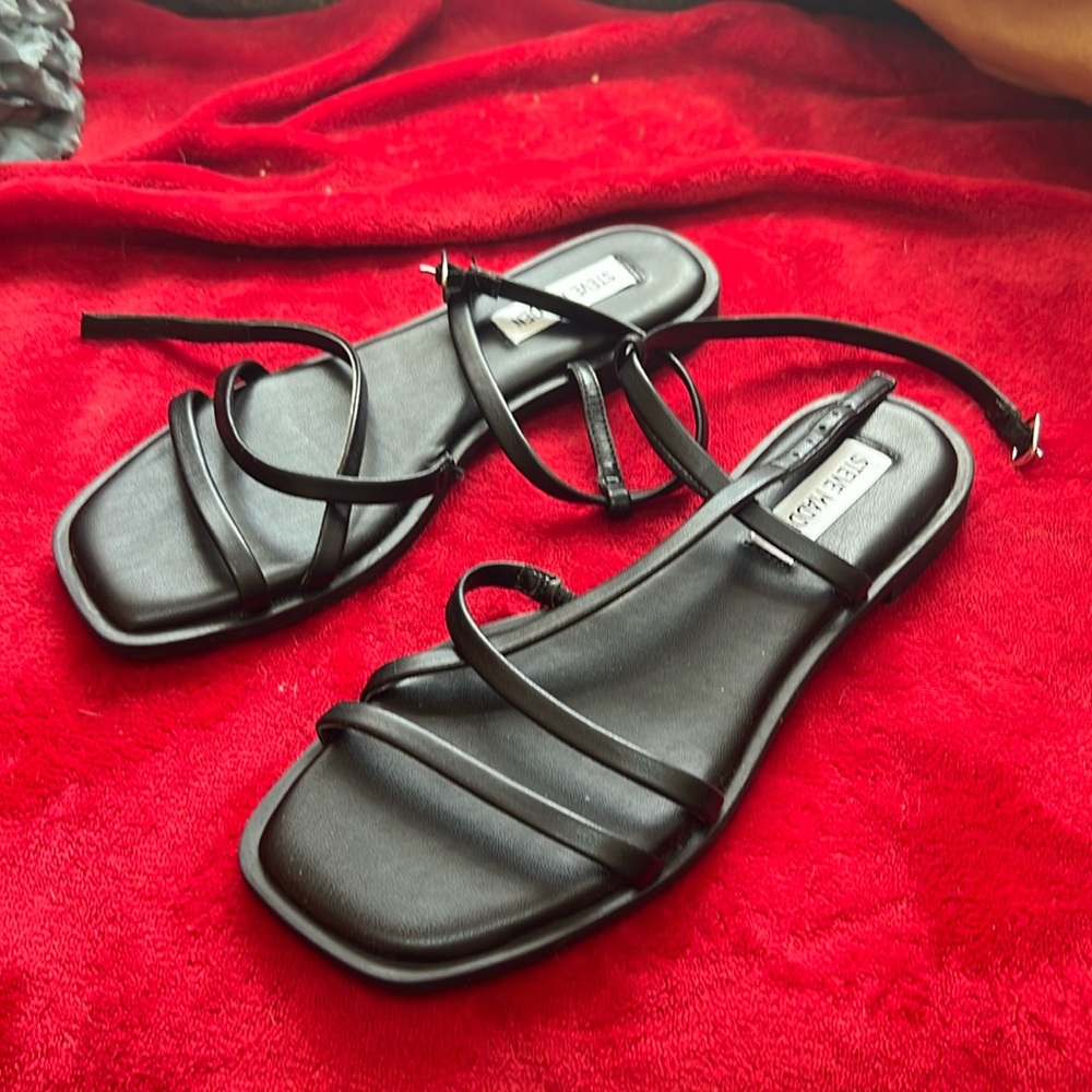Steve Madden black flats